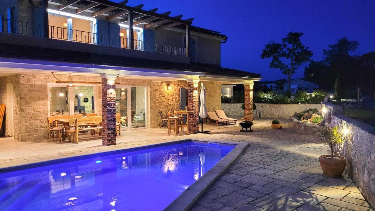 Alara - Charming With Heated Swimming Pool